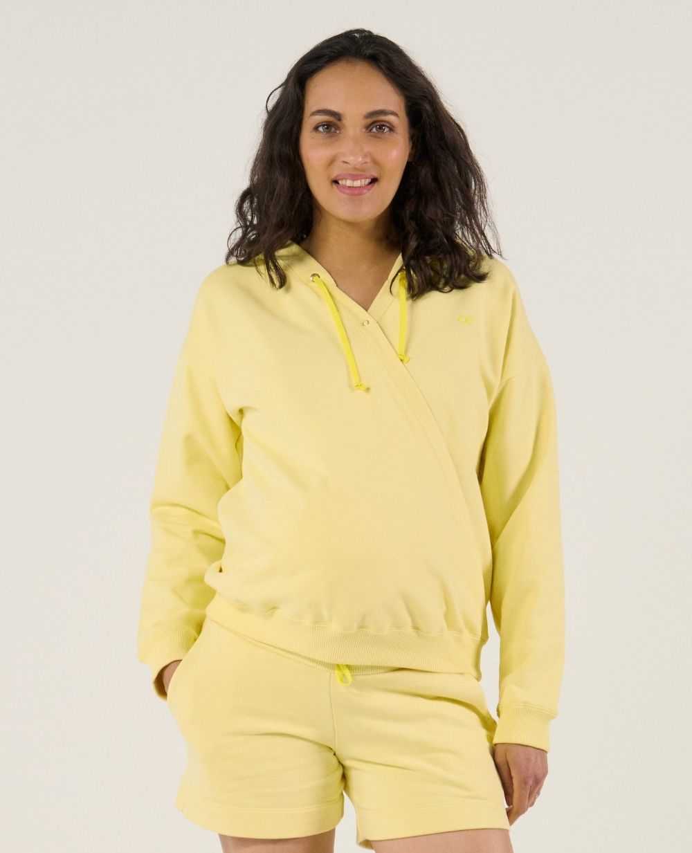 cache-c-ur-ensemble-coconut-vanille-hoodie-short-grossesse-et-allaitement image 3