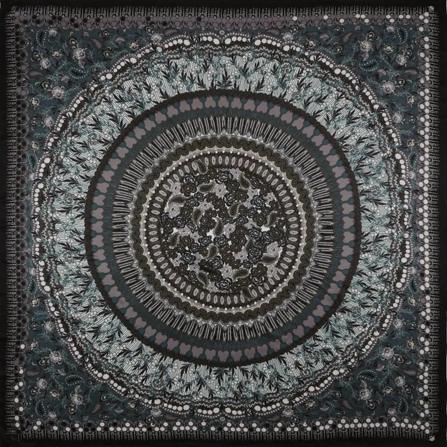 petrusse-boh-me-black-carr-soie-130cm-paisley image 1
