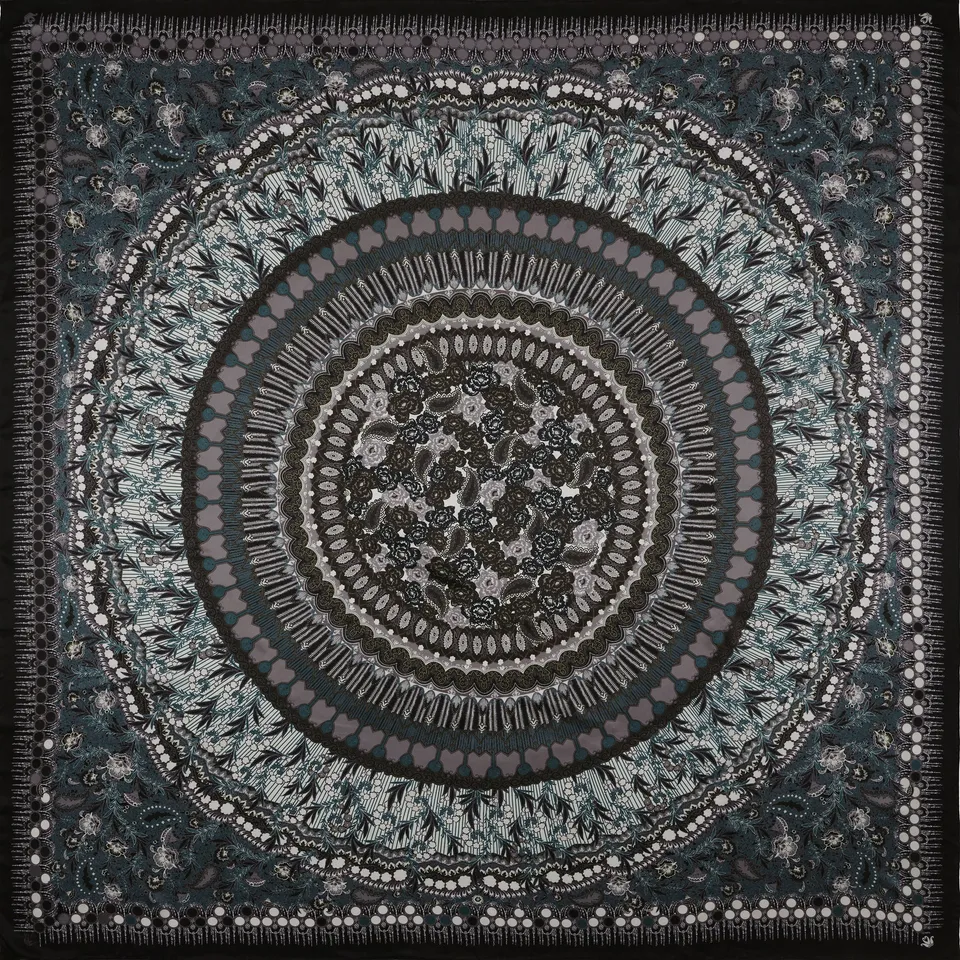 petrusse-boh-me-black-carr-soie-130cm-paisley image 1