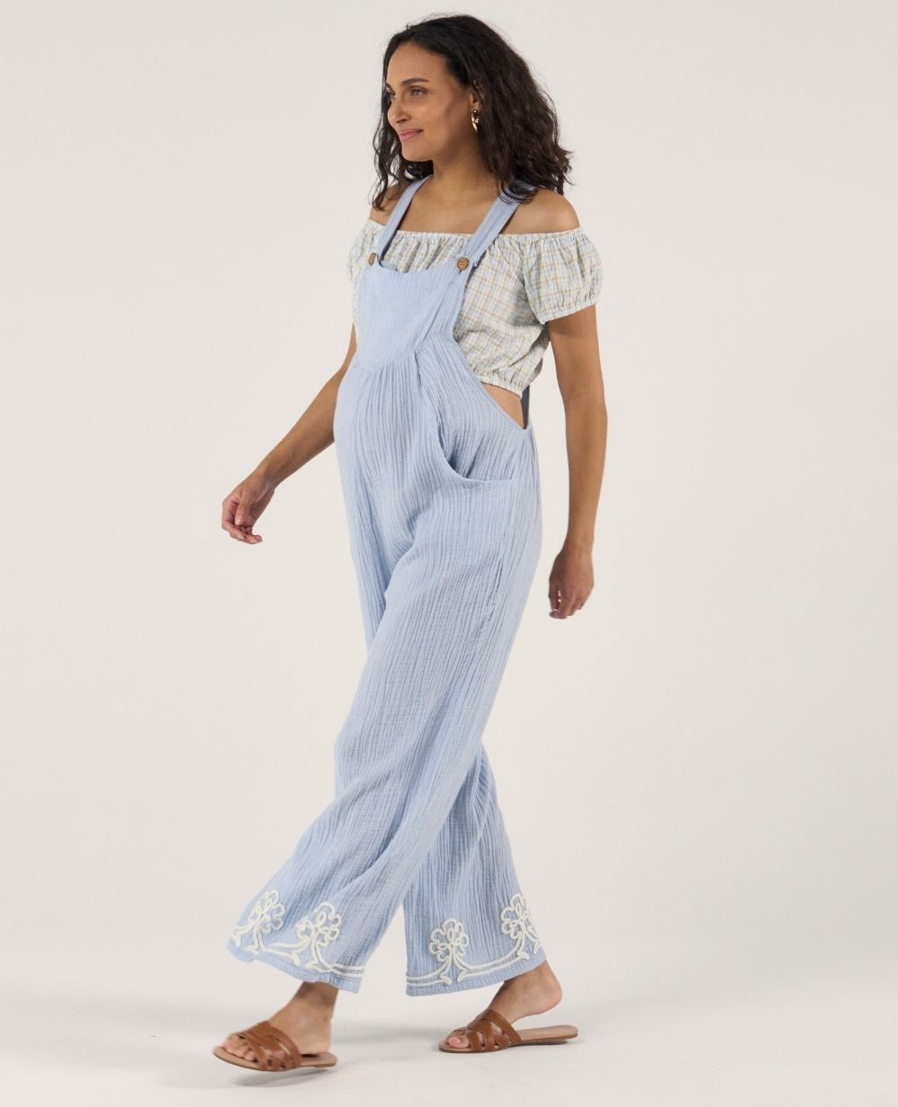 cache-c-ur-yael-salopette-de-maternit-bleu-broderie-cordon image 4