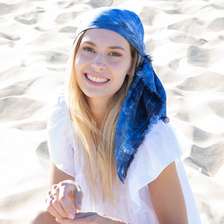 petrusse-carr-soie-90-liv-denim-carr-de-soie-artistique image 3