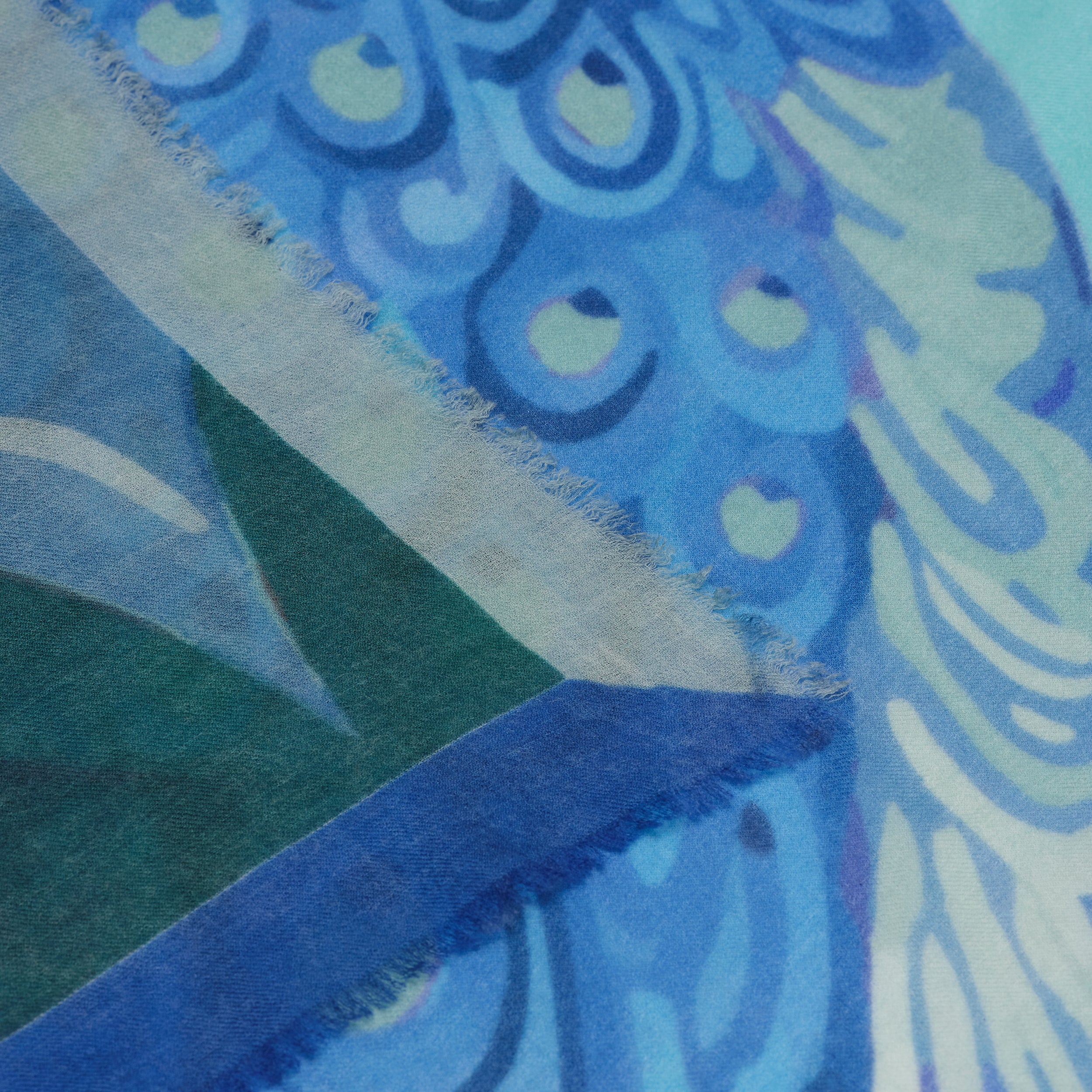 petrusse-carr-cachemire-120-elio-bleu-grand-bijou-soleil image 3