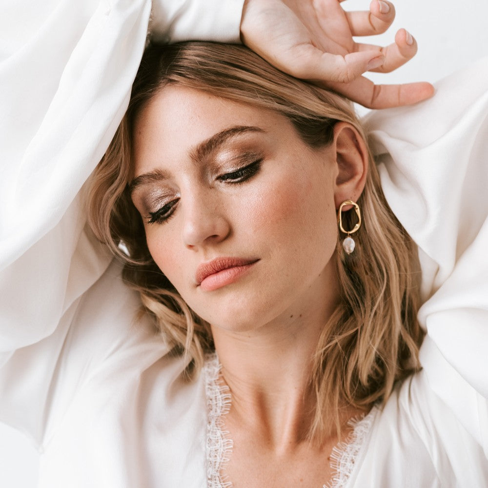 maison-sabben-boucles-d-oreilles-mari-e-oui-anneaux-2-5-cm-perle-or-fin-24-carat image 2
