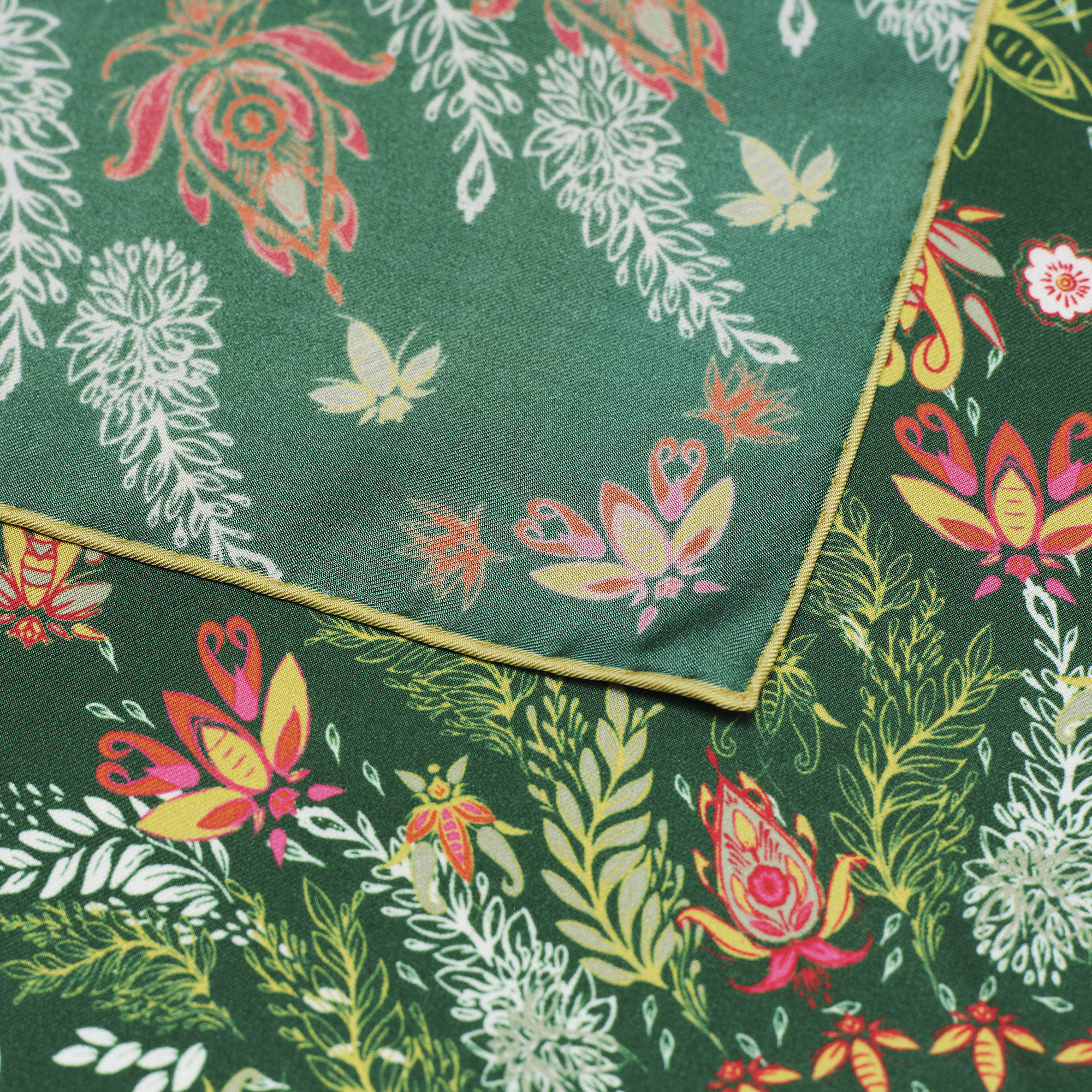 petrusse-carr-soie-105-oria-vert-foulard-en-soie image 5