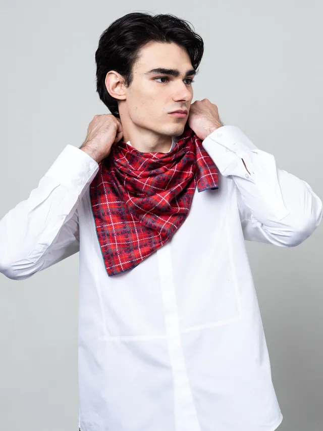 petrusse-carr-soie-90-clan-petrusse-rouge-foulard-tartan-twill-de-soie image 1