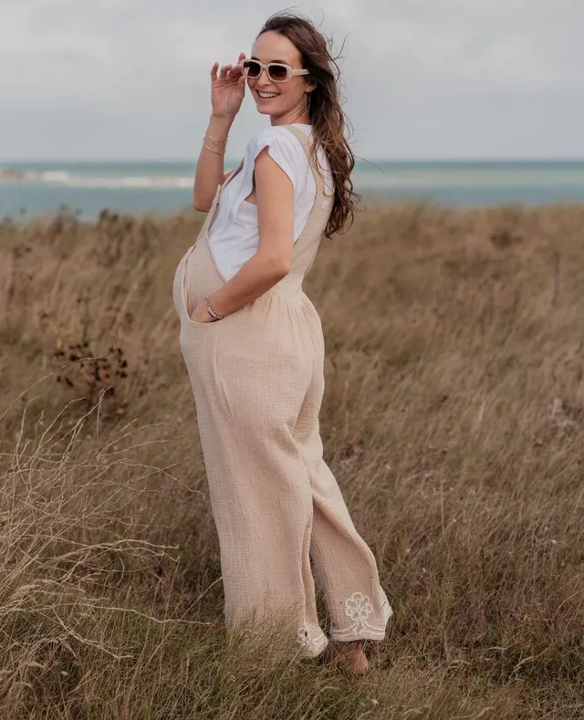 cache-c-ur-yael-salopette-de-maternit-beige image 1