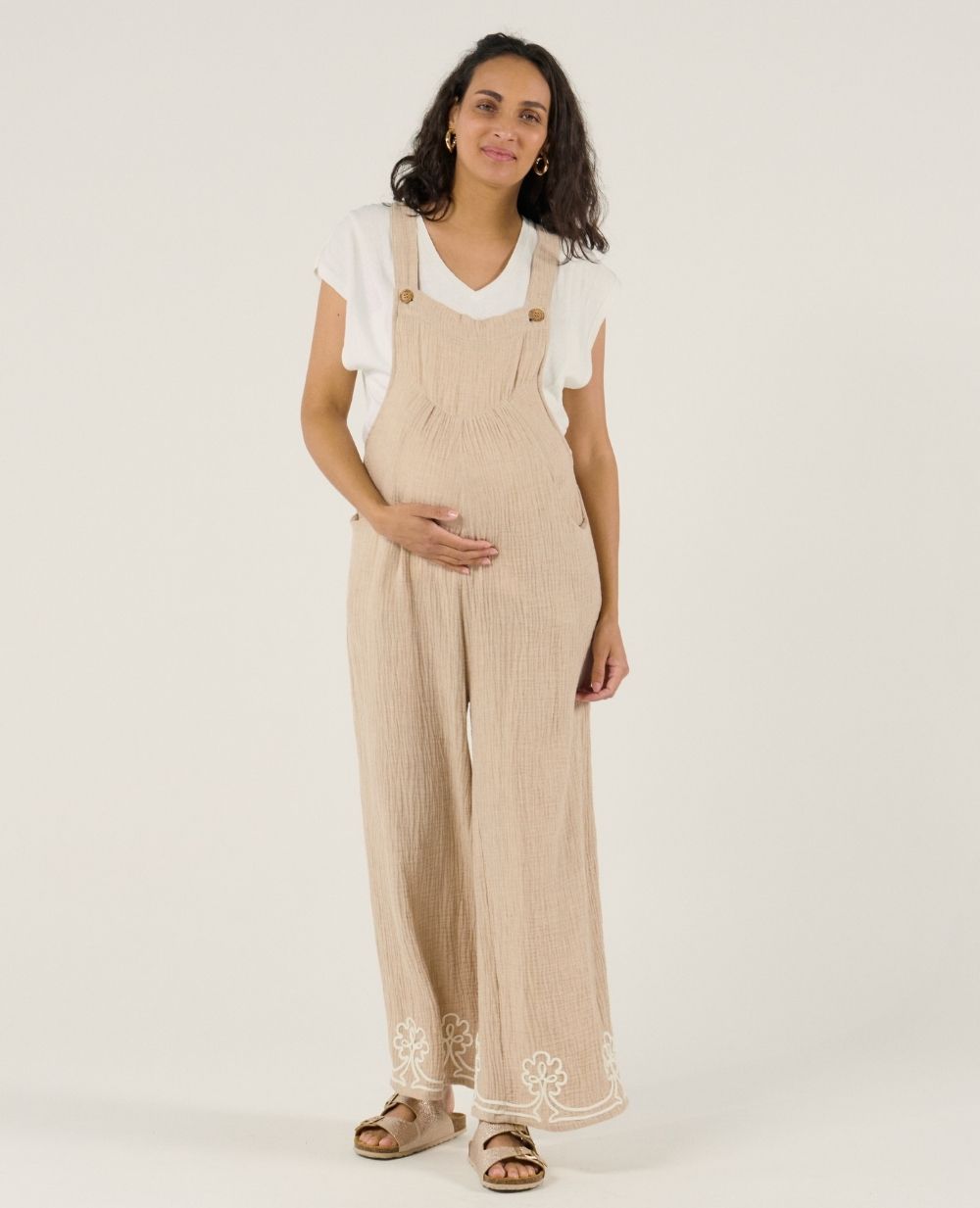 cache-c-ur-yael-salopette-de-maternit-beige image 3