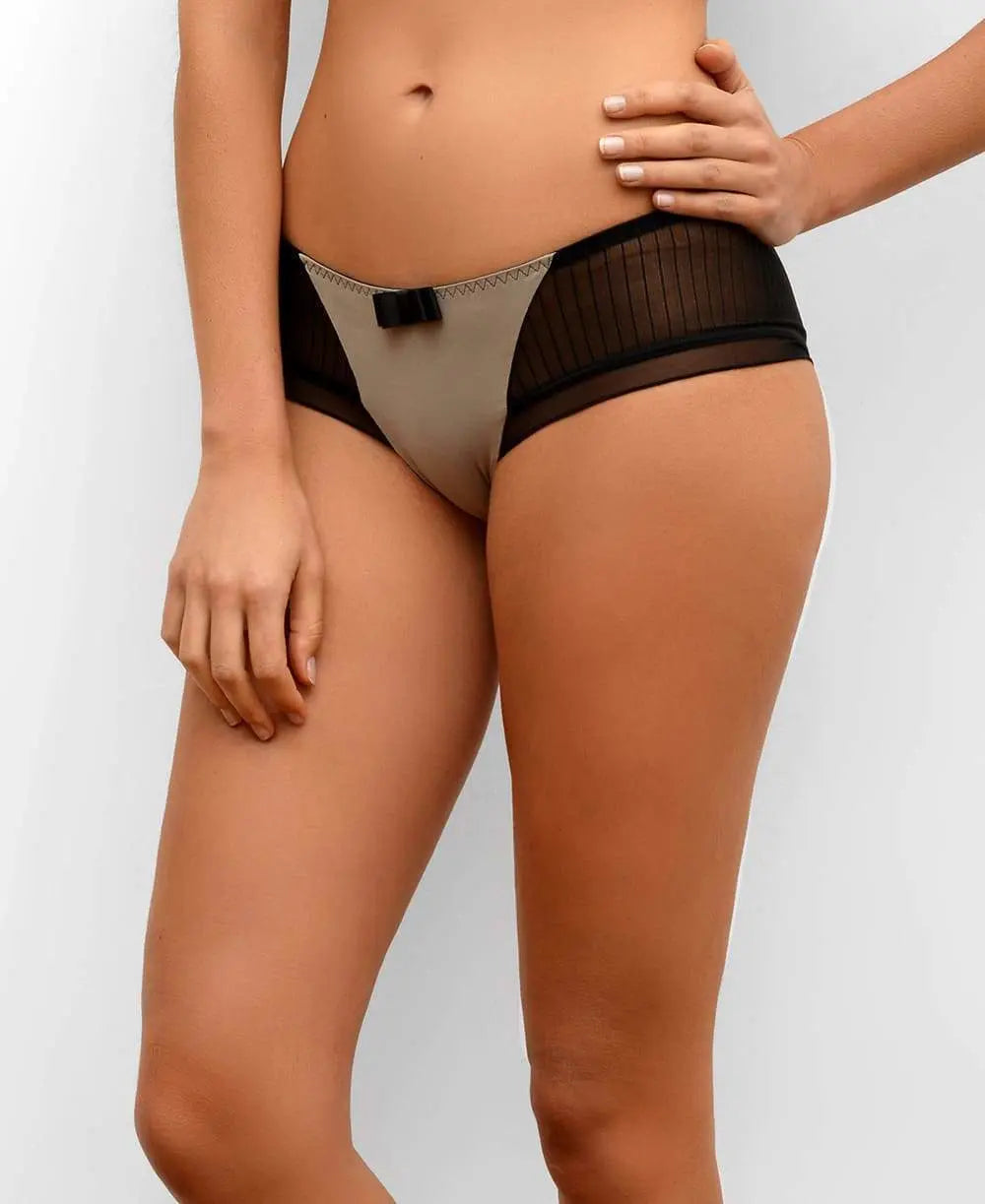 cache-c-ur-gar-onne-shorty-de-grossesse-beige-dentelle image 2