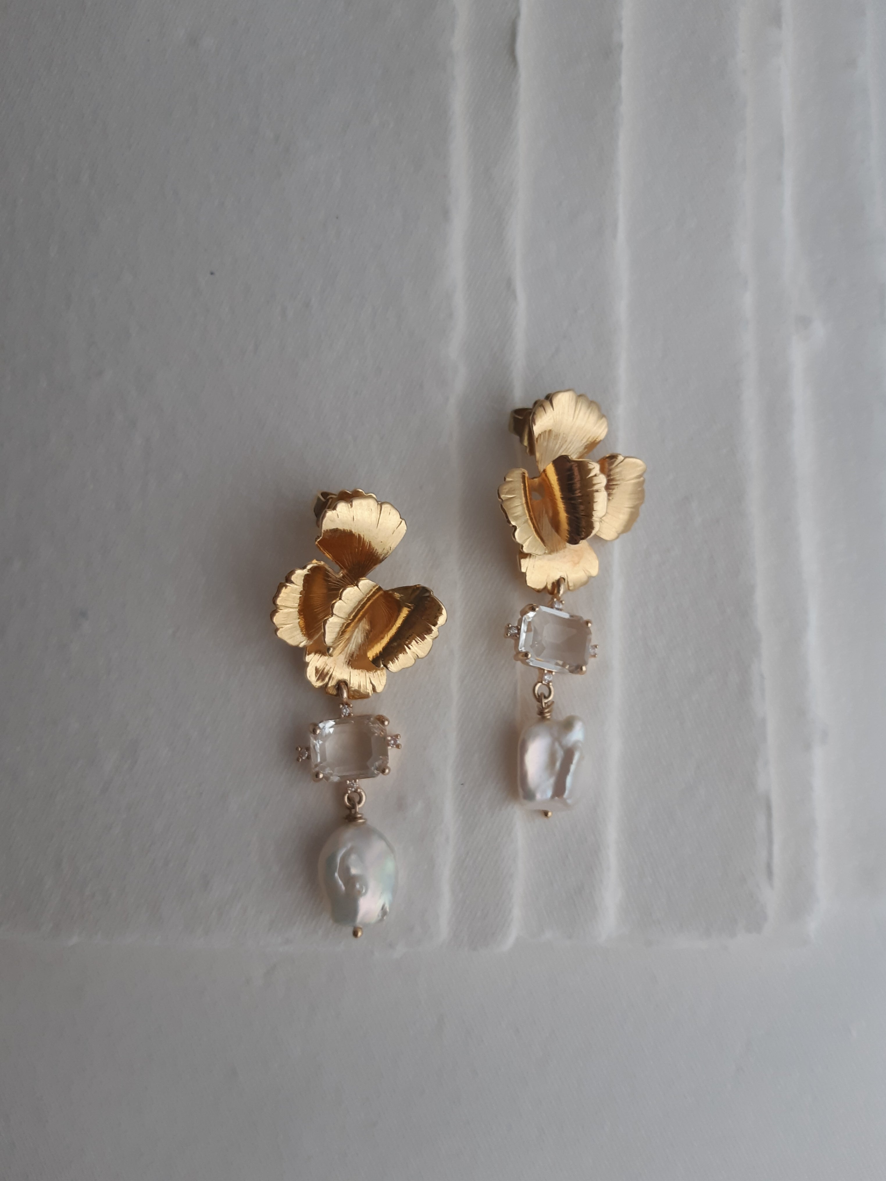 maison-sabben-gabrielle-boucles-d-oreilles-mari-e-rose-dor-e-perle image 1