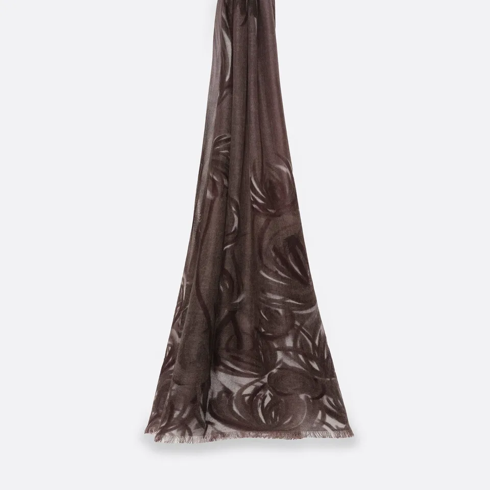 petrusse-flore-black-tole-en-cachemire-noir-floral image 1