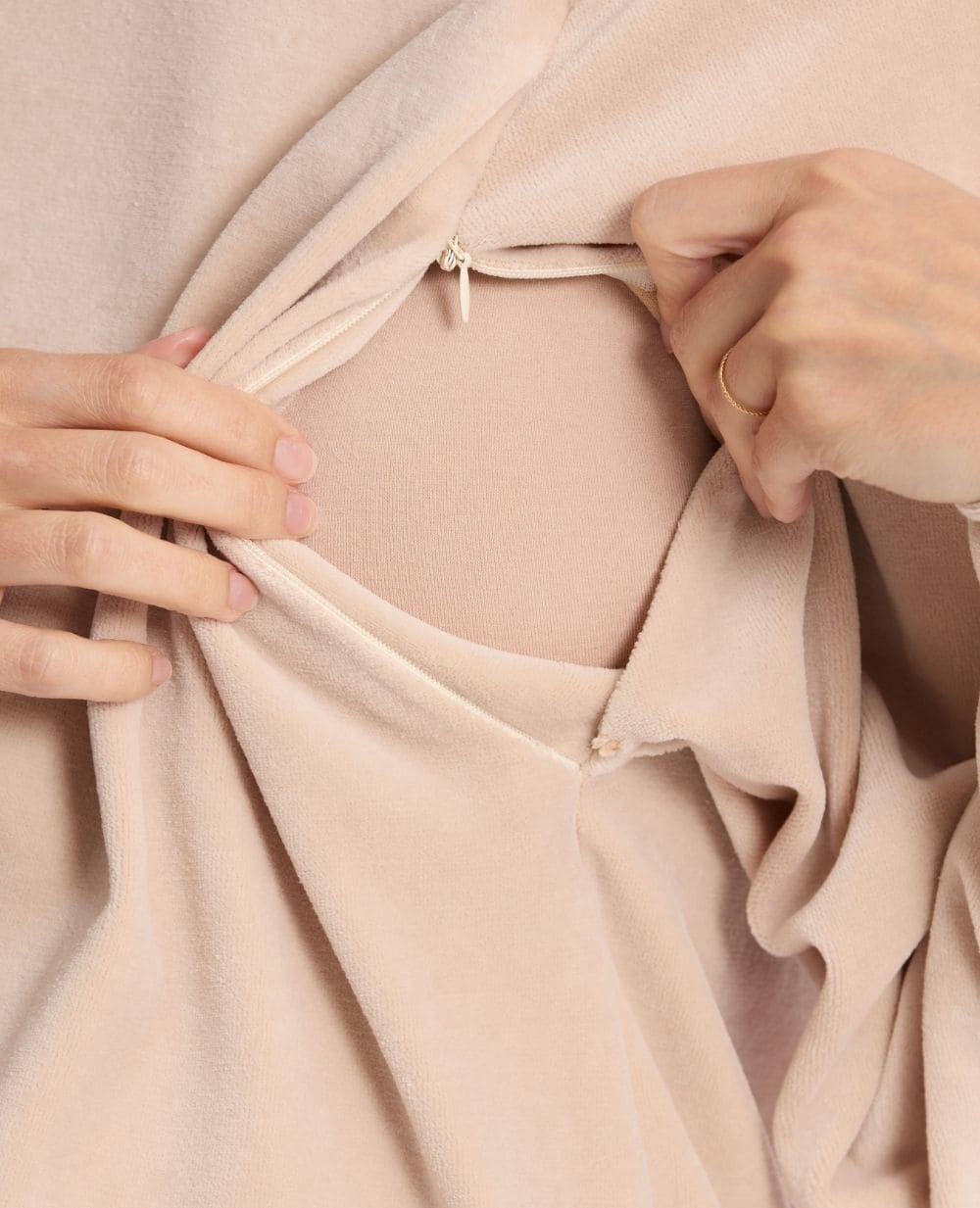 cache-c-ur-enzo-sweat-de-grossesse-et-d-allaitement-beige image 4