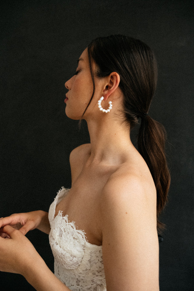 maison-sabben-luna-boucles-d-oreilles-cr-oles-mari-e-perles-de-culture-3-5-cm image 3