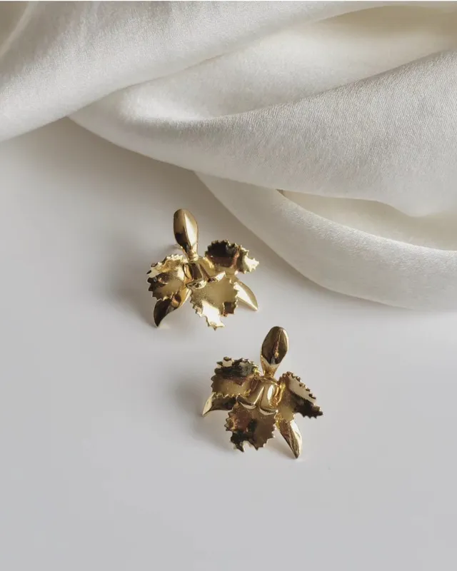 maison-sabben-orchid-e-boucles-d-oreilles-mari-e-fleur-dor-e-perles-baroques-2-5 image 1