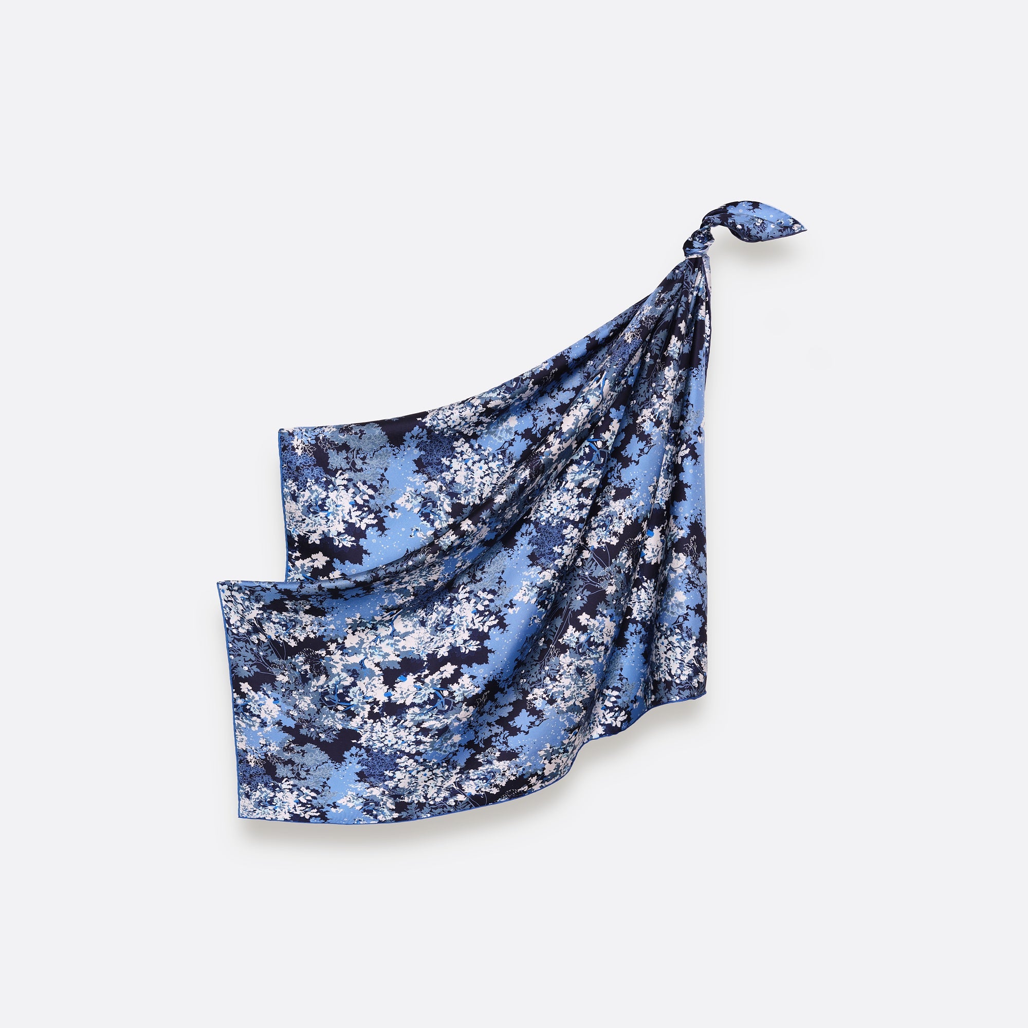 petrusse-brume-denim-carr-de-soie-90x90-twill-dition-30-ans image 3