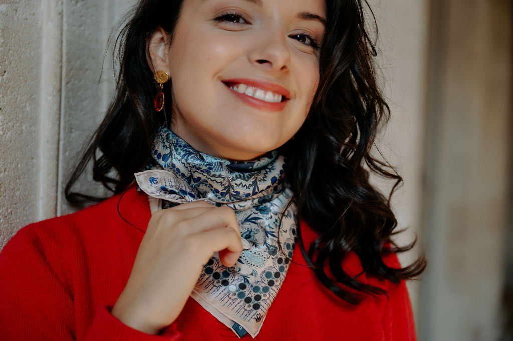 petrusse-carr-soie-65-boh-me-mini-beige-foulard-satin image 5
