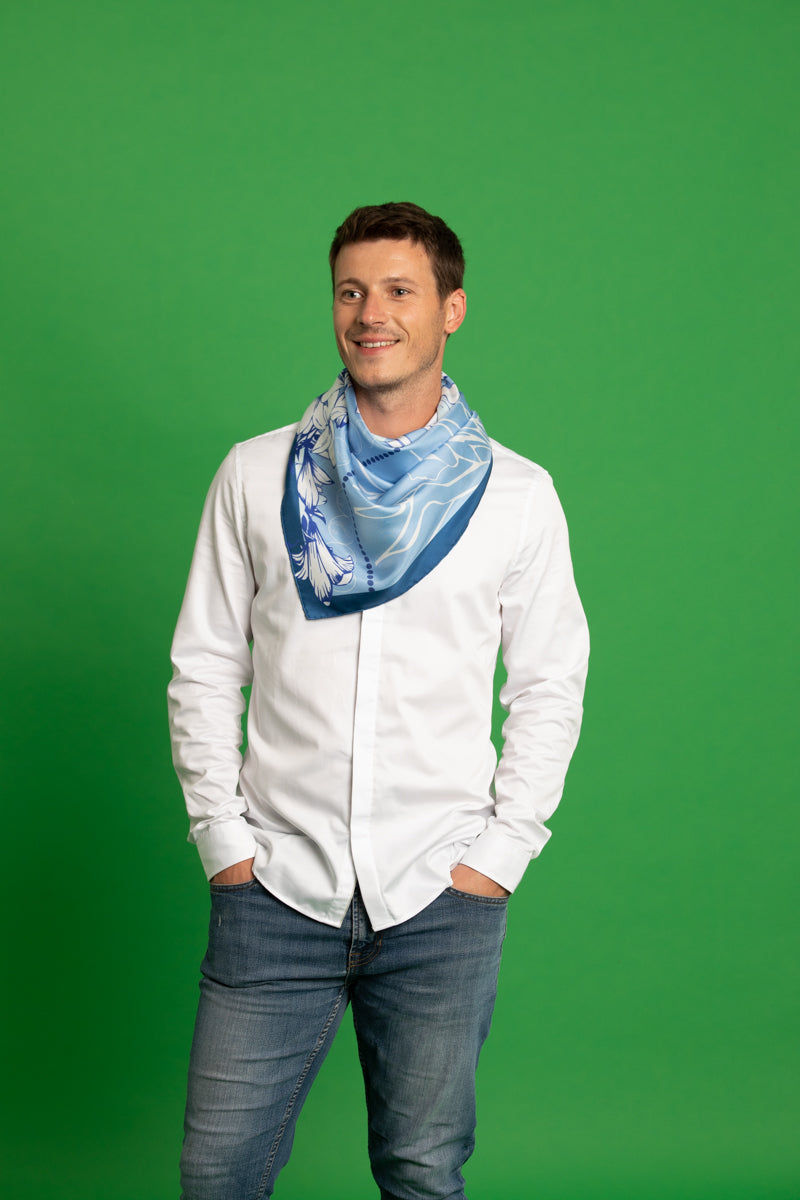 petrusse-carr-soie-90-chamade-bleu-carr-de-soie image 4