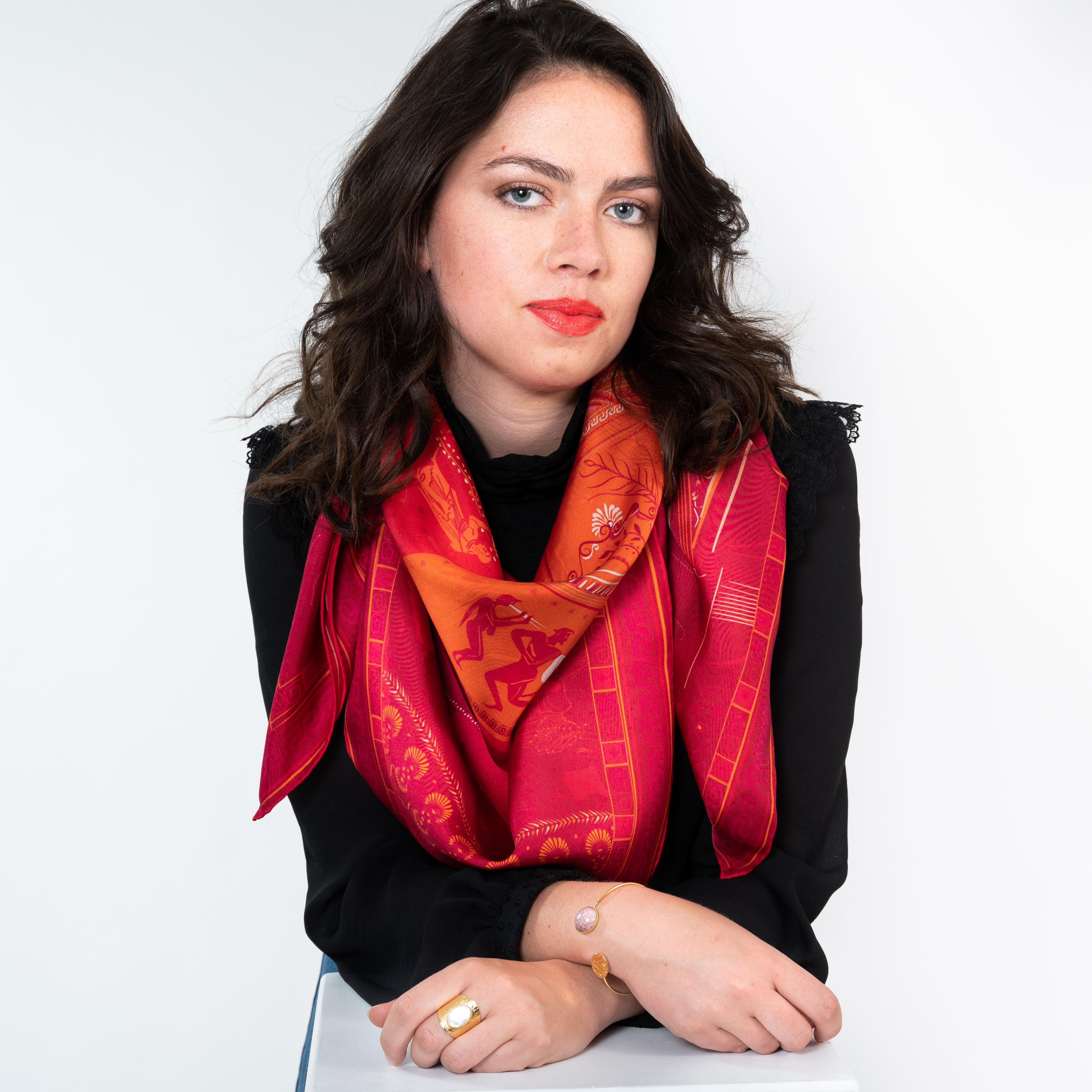 petrusse-carr-soie-105-p-gase-feu-rouge-double-face image 5