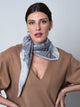 petrusse-maya-gris-triangle-en-cachemire image 2