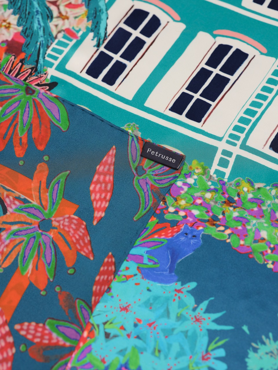petrusse-carr-soie-105-fantasy-meraude-foulard-en-soie image 3