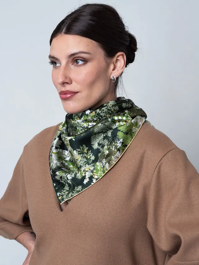 petrusse-carr-soie-90-brume-kaki-twill-de-soie-90x90-cm image 1