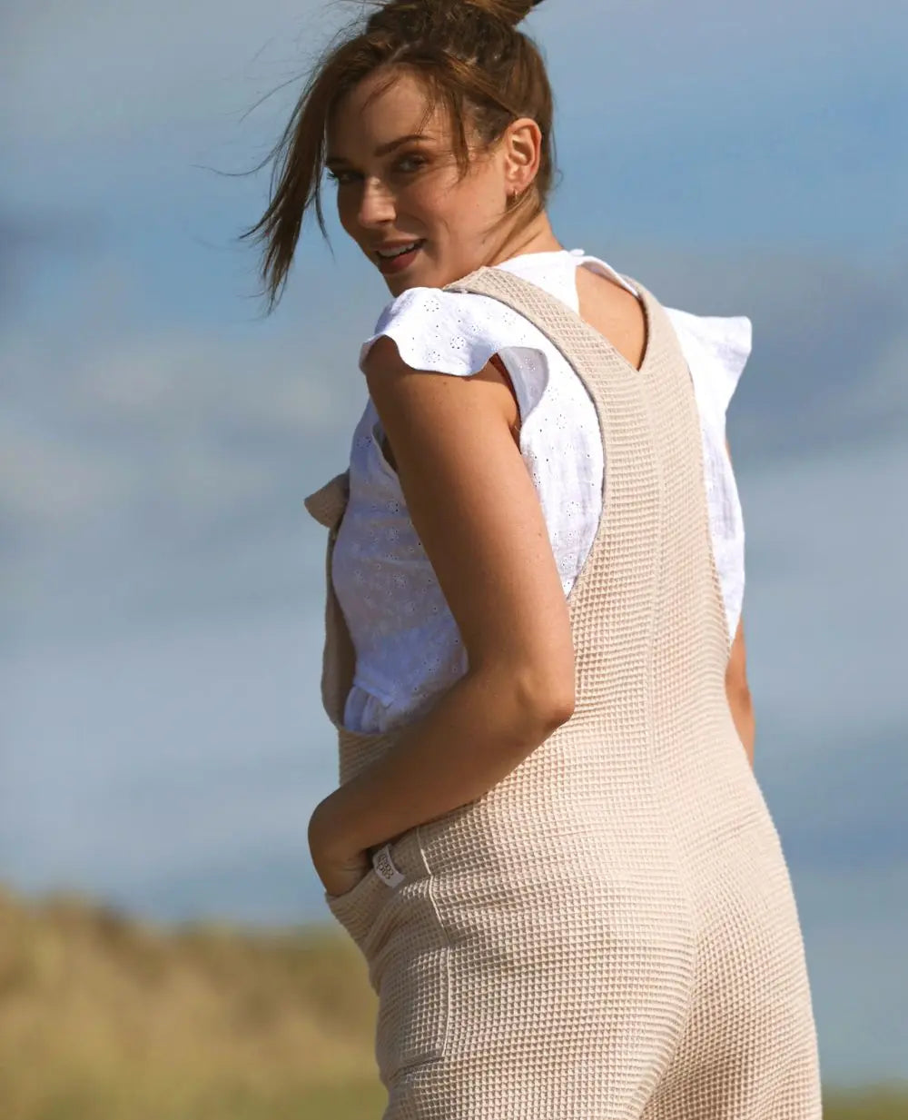 cache-c-ur-salopette-de-maternit-et-d-allaitement-maya-beige image 3