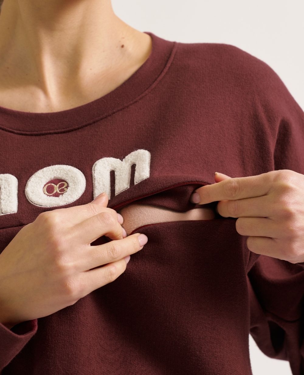 cache-c-ur-mom-sweat-de-grossesse-et-allaitement-prune-coton-bio image 7