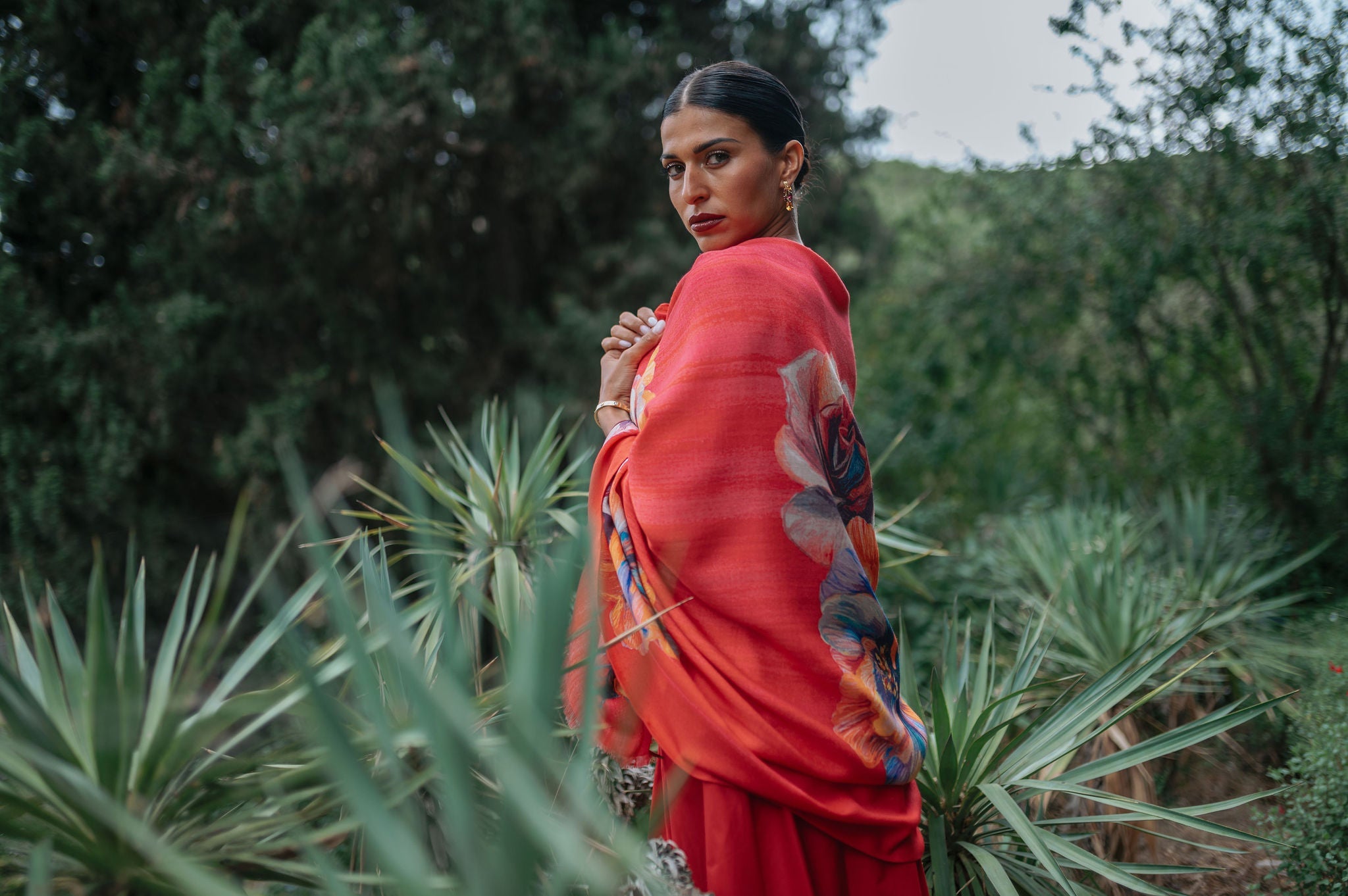 petrusse-icone-rouge-tole-jardin-frida-kahlo image 5