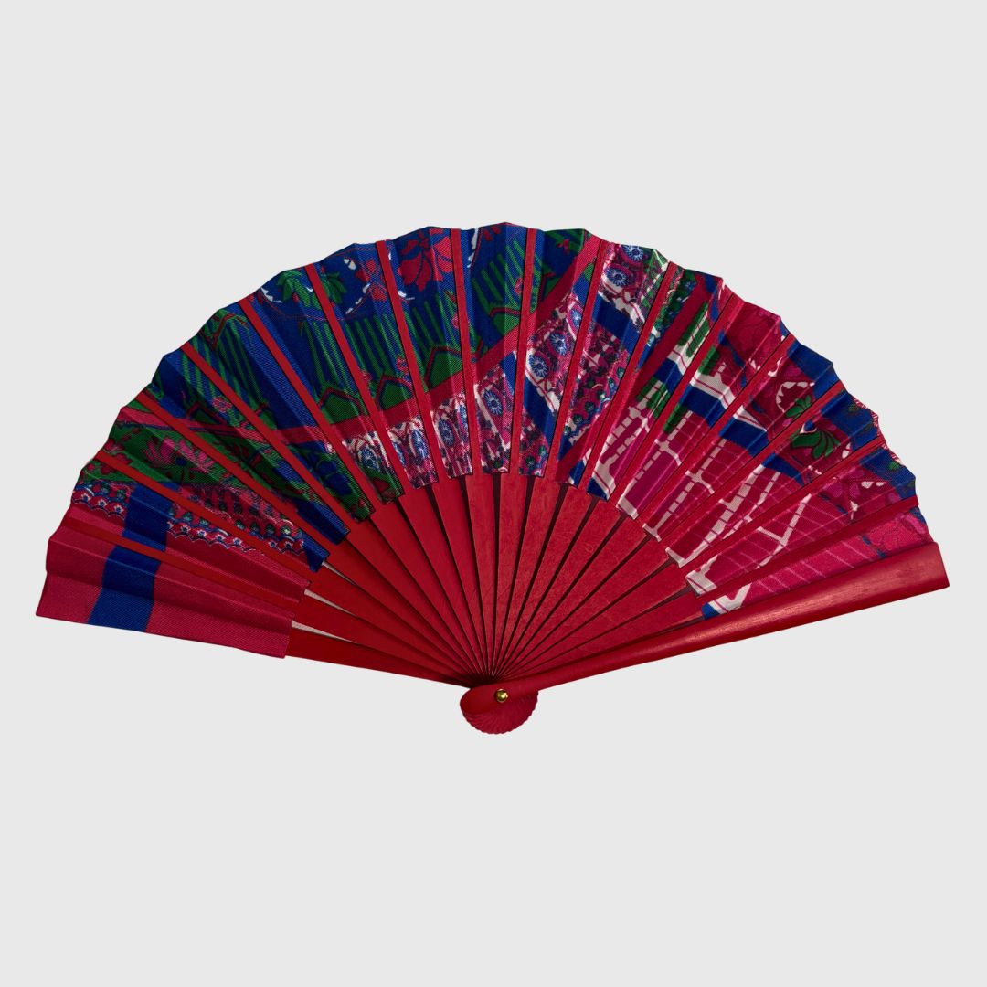 petrusse-sous-le-ciel-de-paris-ventail-bois-rouge-dominante-bleu image 3