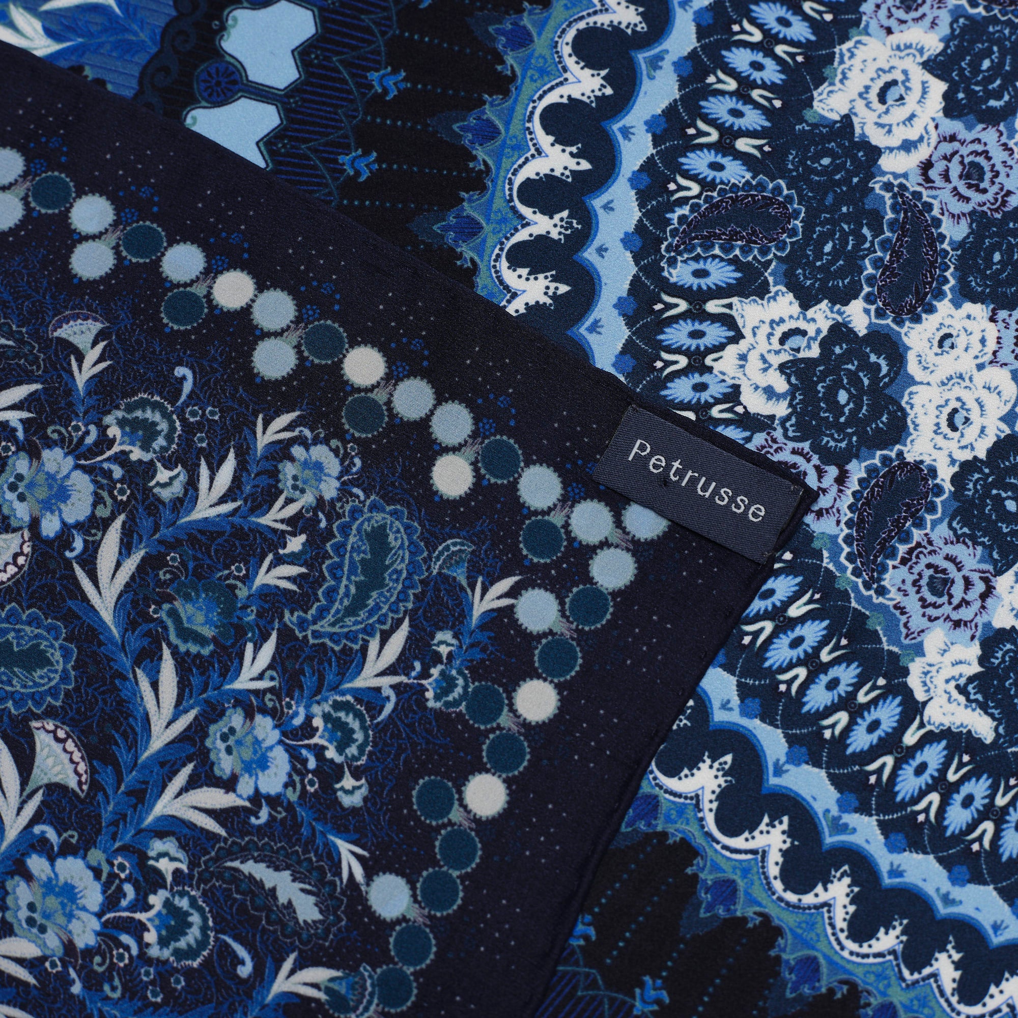 petrusse-carr-soie-65-boh-me-mini-marine image 4