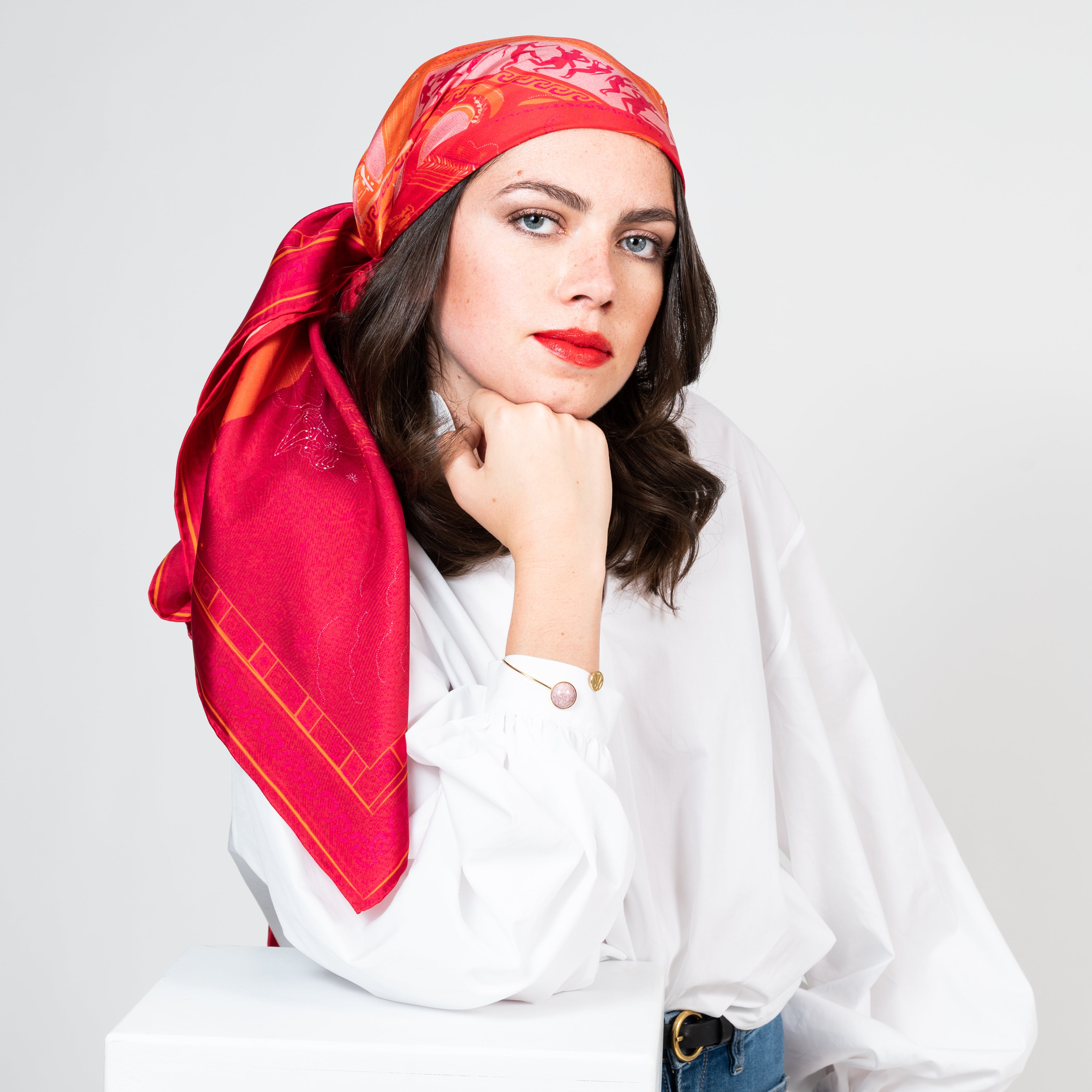 petrusse-carr-soie-105-p-gase-feu-rouge-double-face image 3