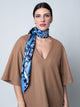 petrusse-carr-soie-90-brume-denim-foulard image 5