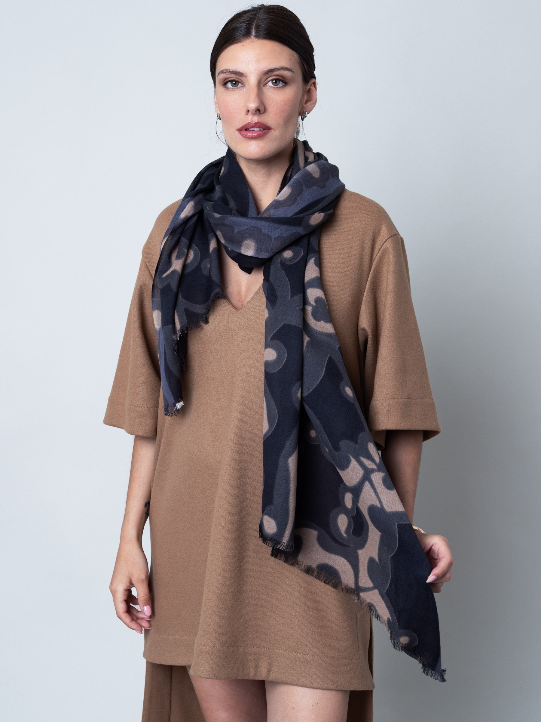 petrusse-volute-anthracite-tole-coton-70x200-cm image 5