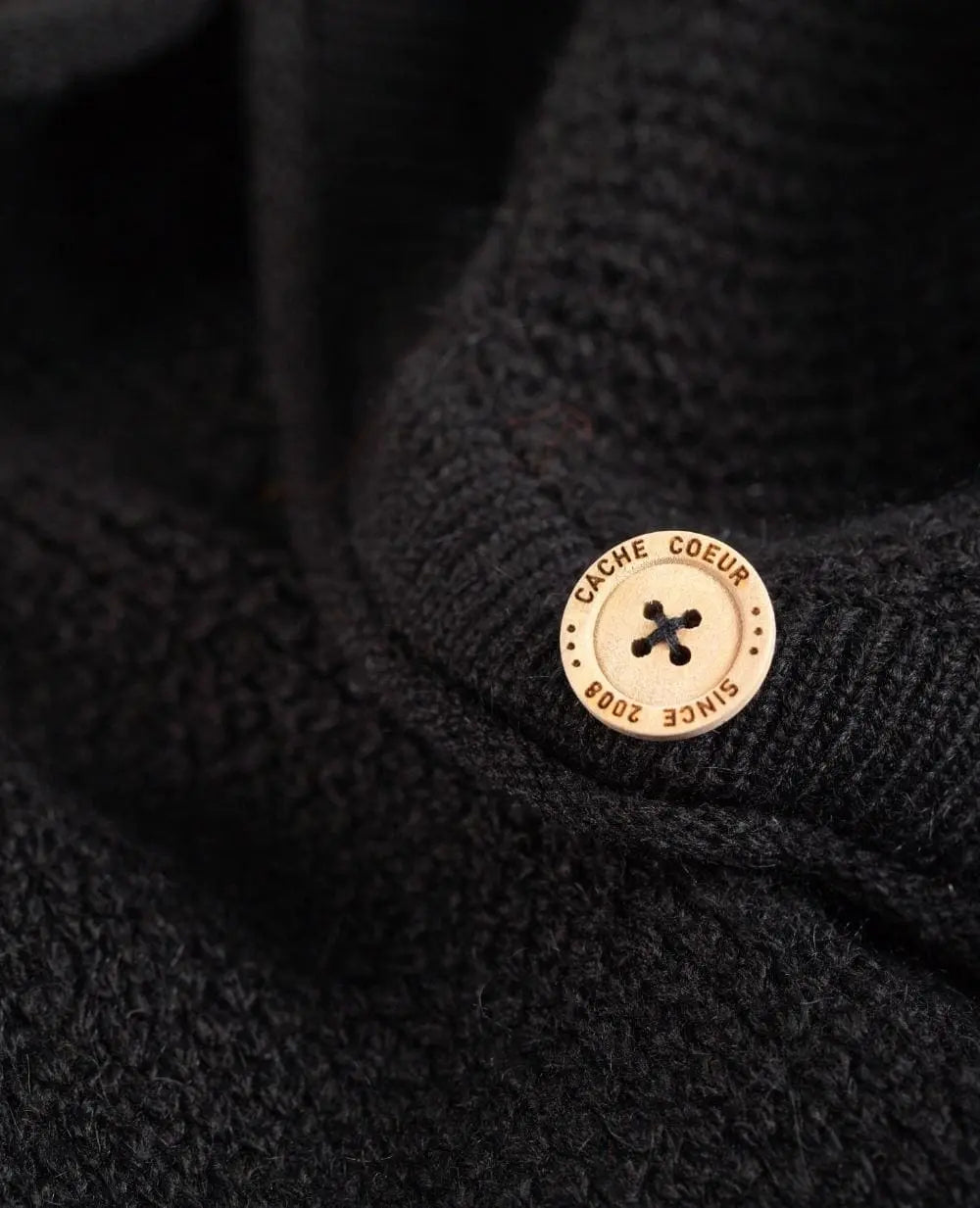 cache-c-ur-cardigan-de-grossesse-en-maille-abelha-noir image 4