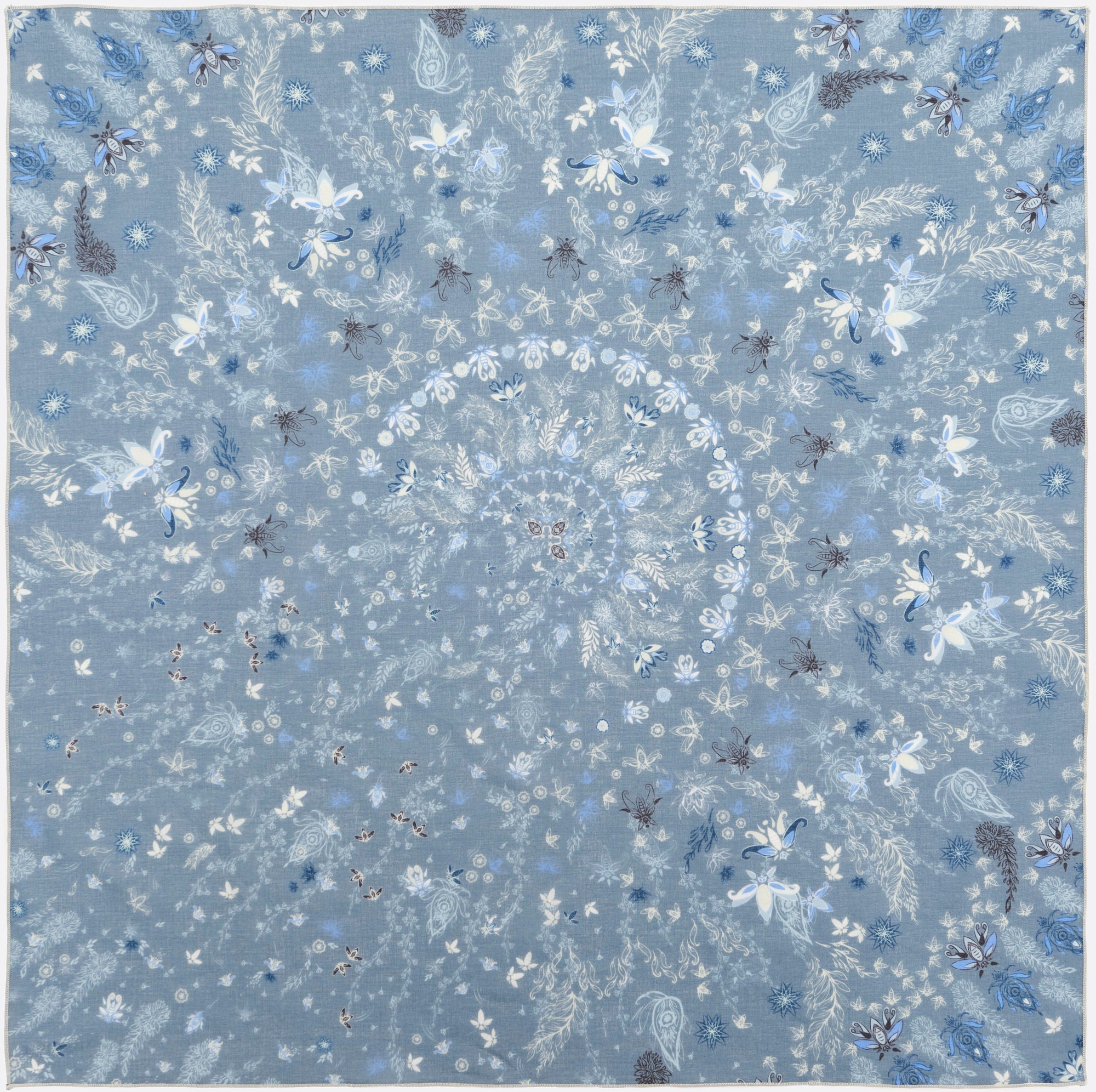 petrusse-carr-coton-65-oria-denim-mandala-abeilles image 2