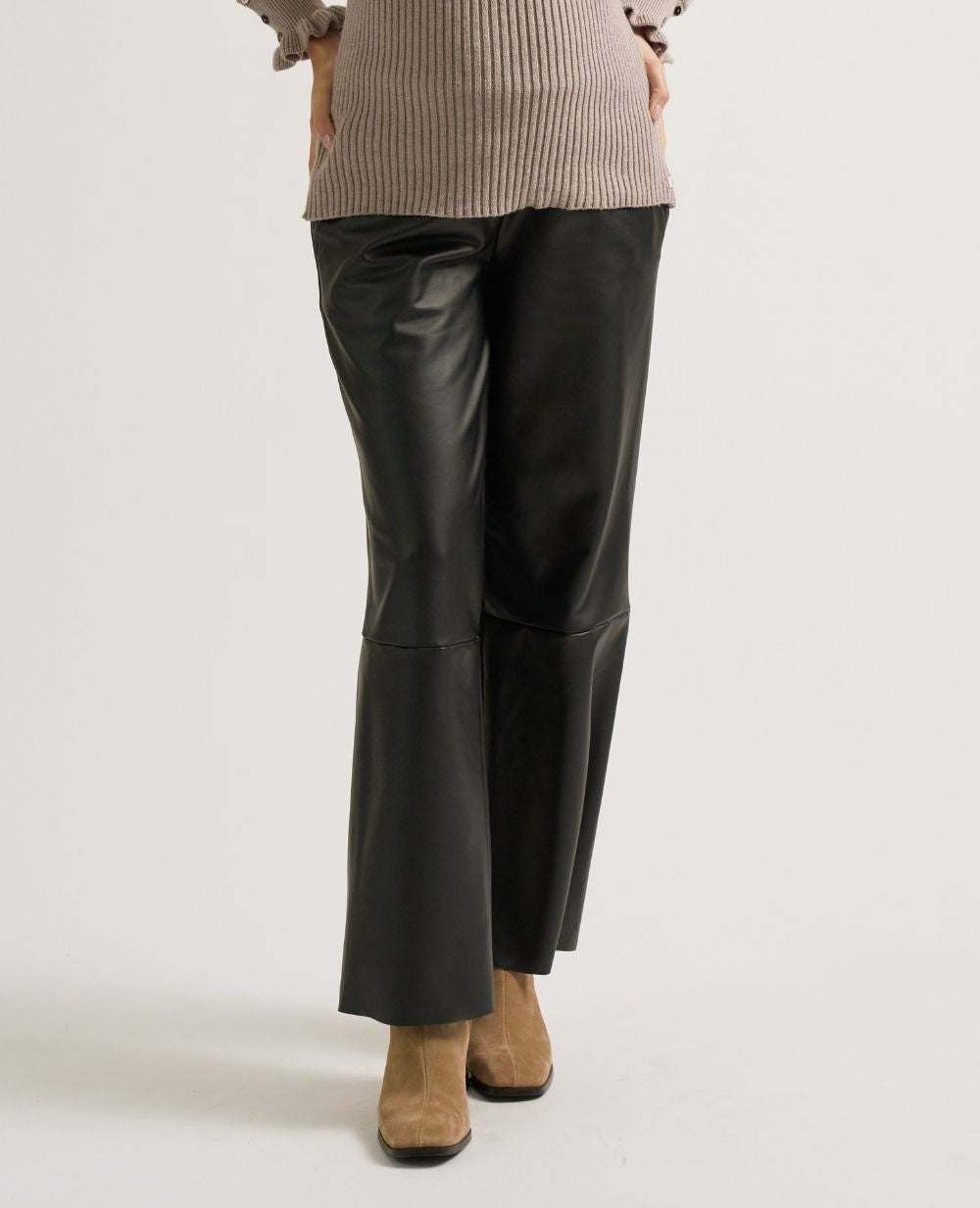 cache-c-ur-alix-pantalon-de-maternit-simili-cuir-noir image 3