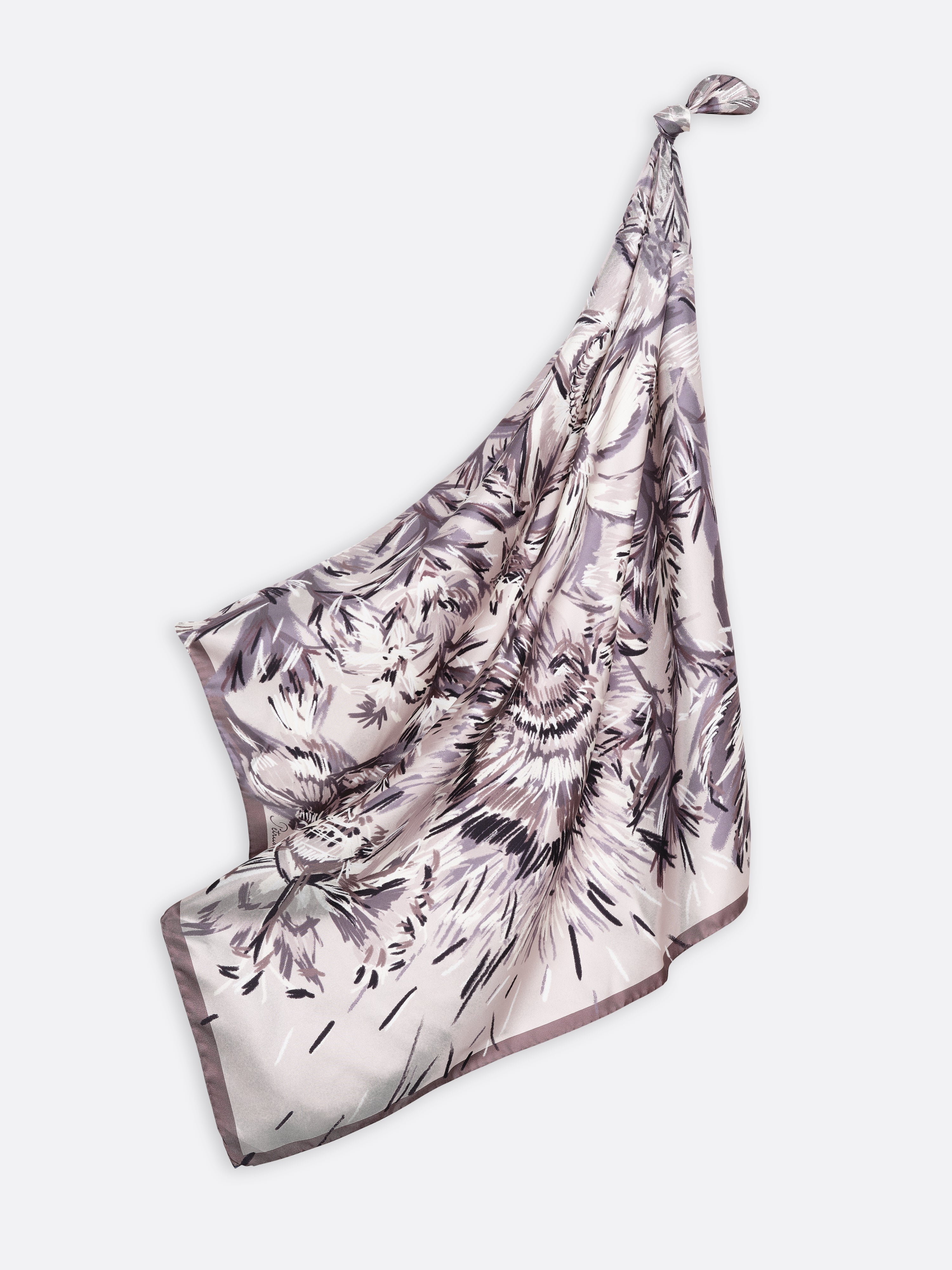 petrusse-lena-gris-carr-soie-90cm-dition-limit-e image 2