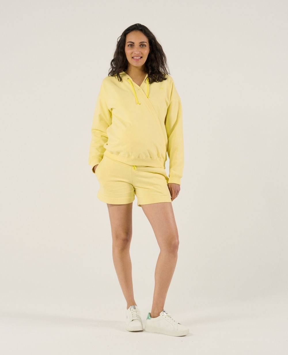 cache-c-ur-ensemble-coconut-vanille-hoodie-short-grossesse-et-allaitement image 1