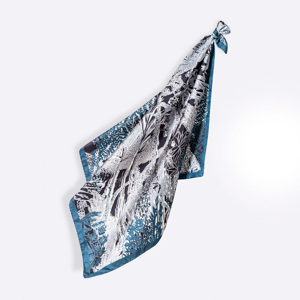 petrusse-carr-soie-90-eve-bleu-taupe-foulard-jungle-v-g-tale image 3