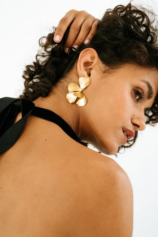 maison-sabben-univers-large-boucles-d-oreilles-mariage-grande-fleur-5-5-cm image 1