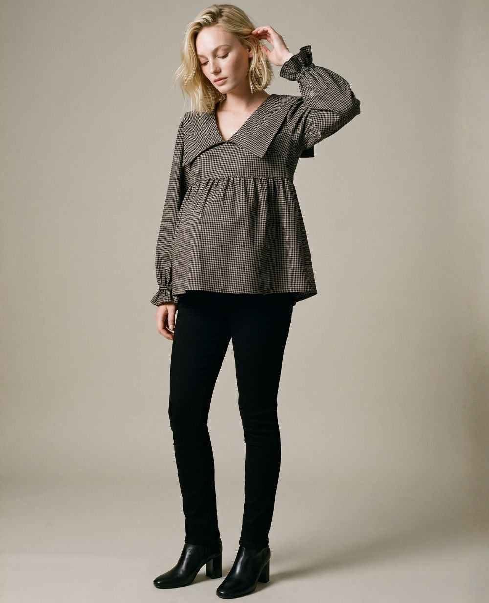 cache-c-ur-amandine-blouse-d-allaitement-noir-beige-carreaux image 4