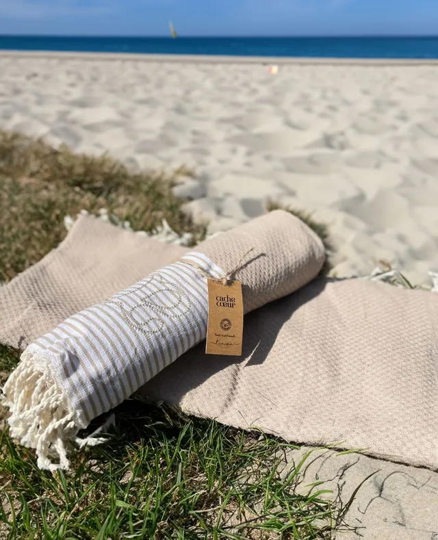 cache-c-ur-milos-fouta-beige-en-coton-de-plage image 1