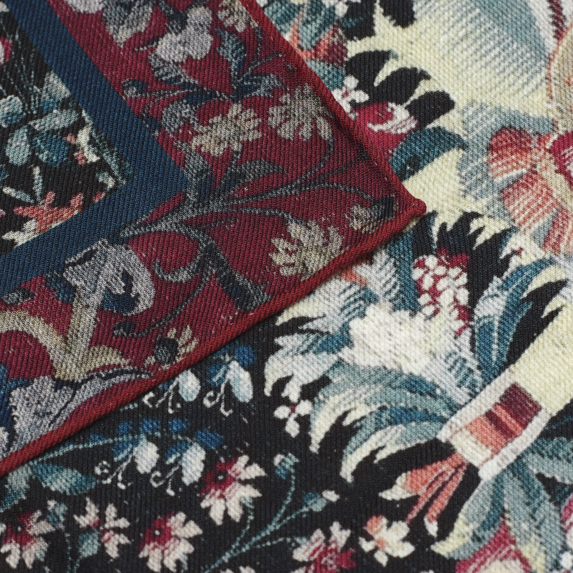 petrusse-carr-laine-100-millefleurs-louvre-abu-dhabi image 4