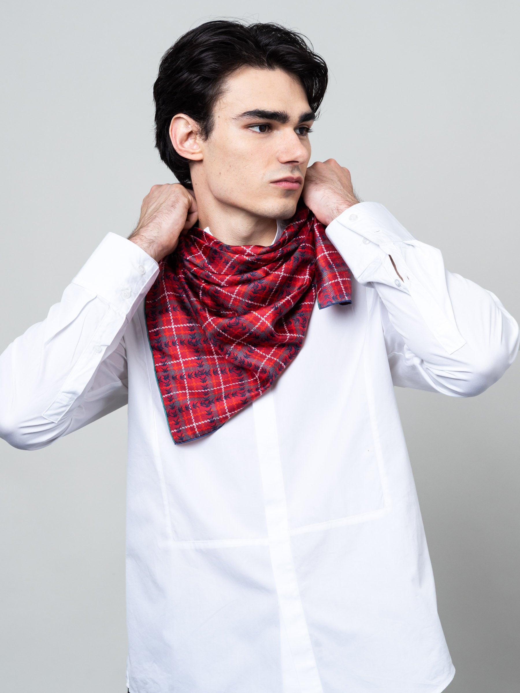 petrusse-carr-soie-90-clan-petrusse-rouge-foulard-tartan-twill-de-soie image 1
