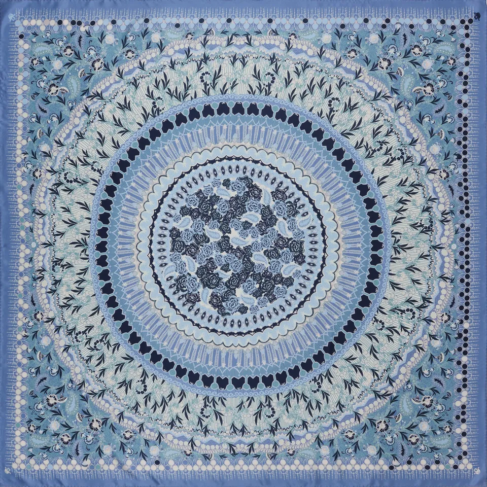 petrusse-boh-me-c-lest-blue-grand-carr-soie-130 image 1
