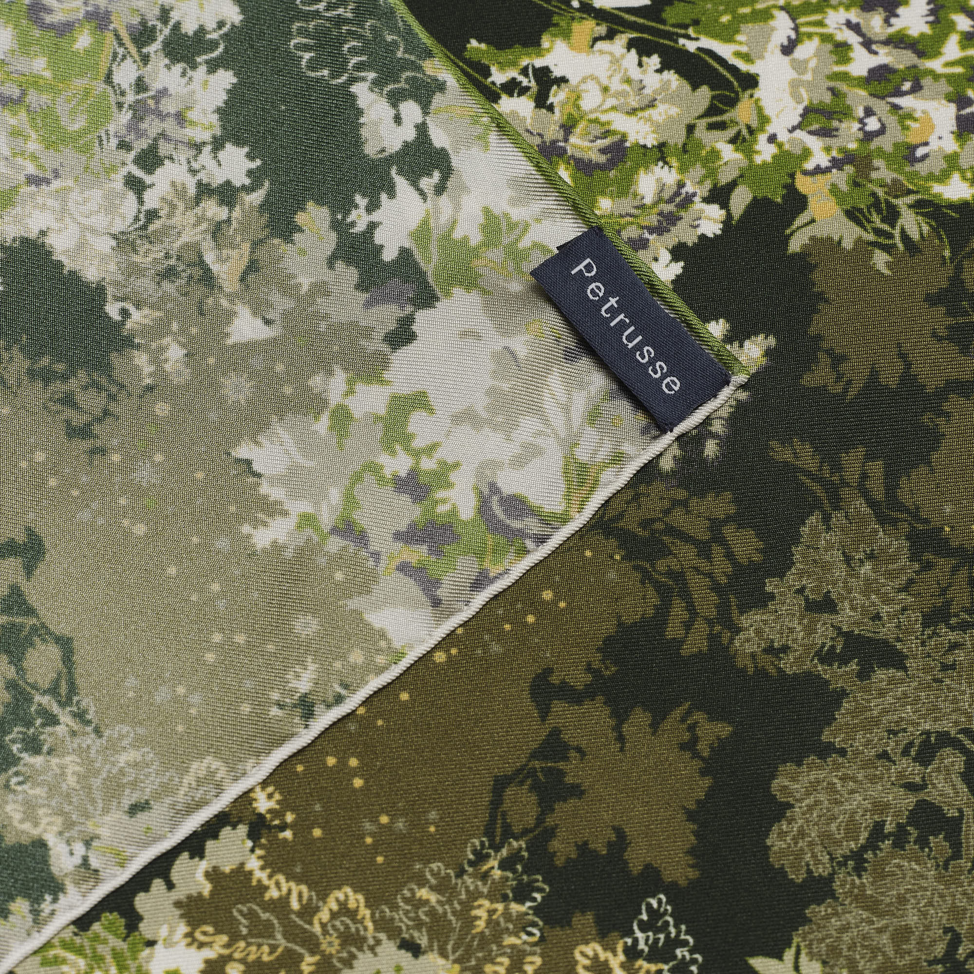 petrusse-carr-soie-90-brume-kaki-twill-de-soie-90x90-cm image 4