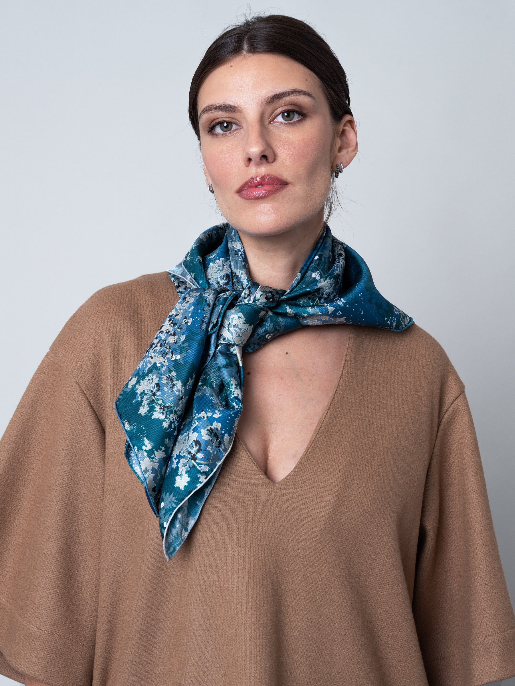 petrusse-brume-soie-90-carr-soie-90x90-cm-meraude image 3