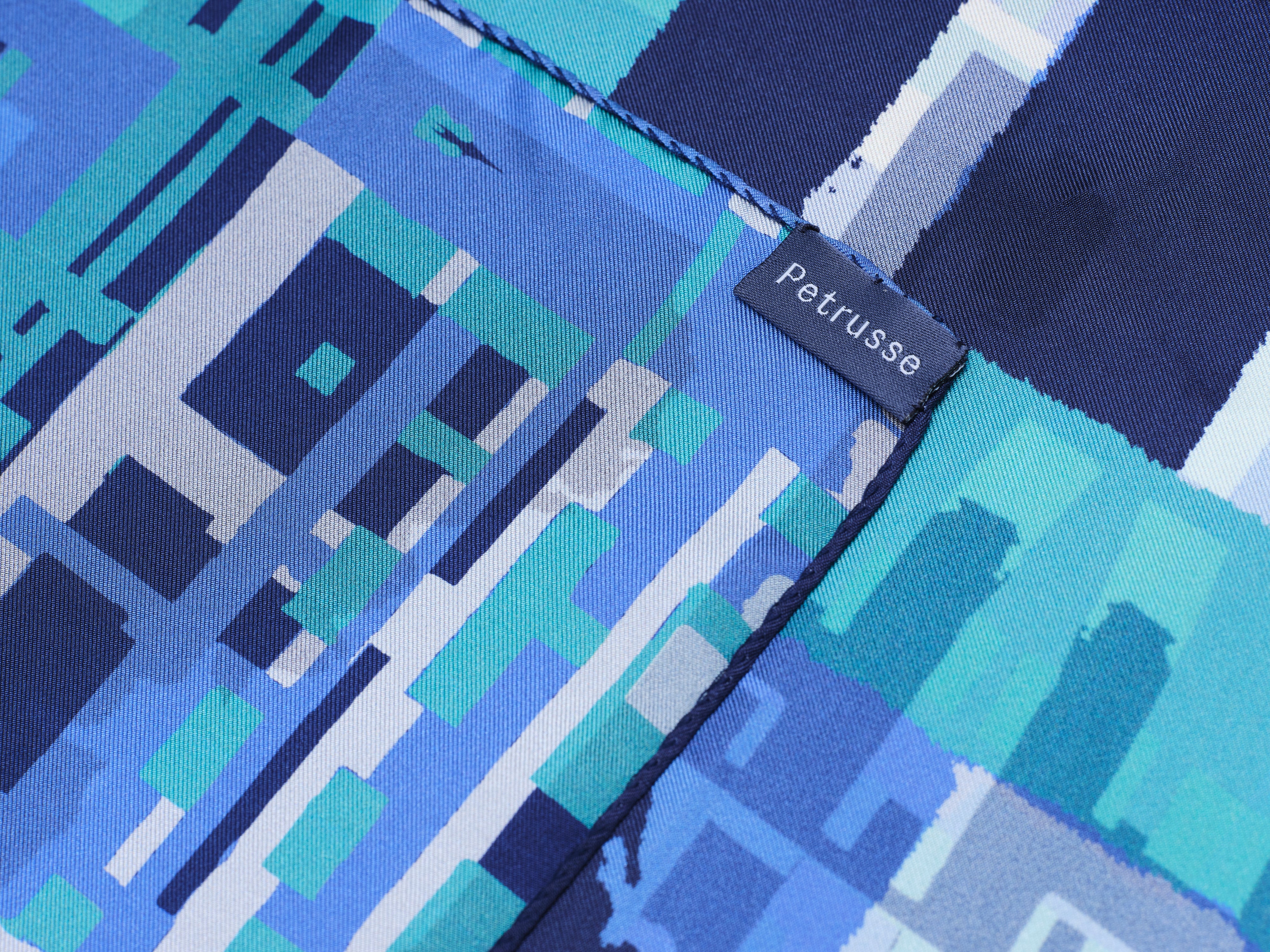 petrusse-carr-soie-90-ariane-aqua-double-face-90x90cm image 4