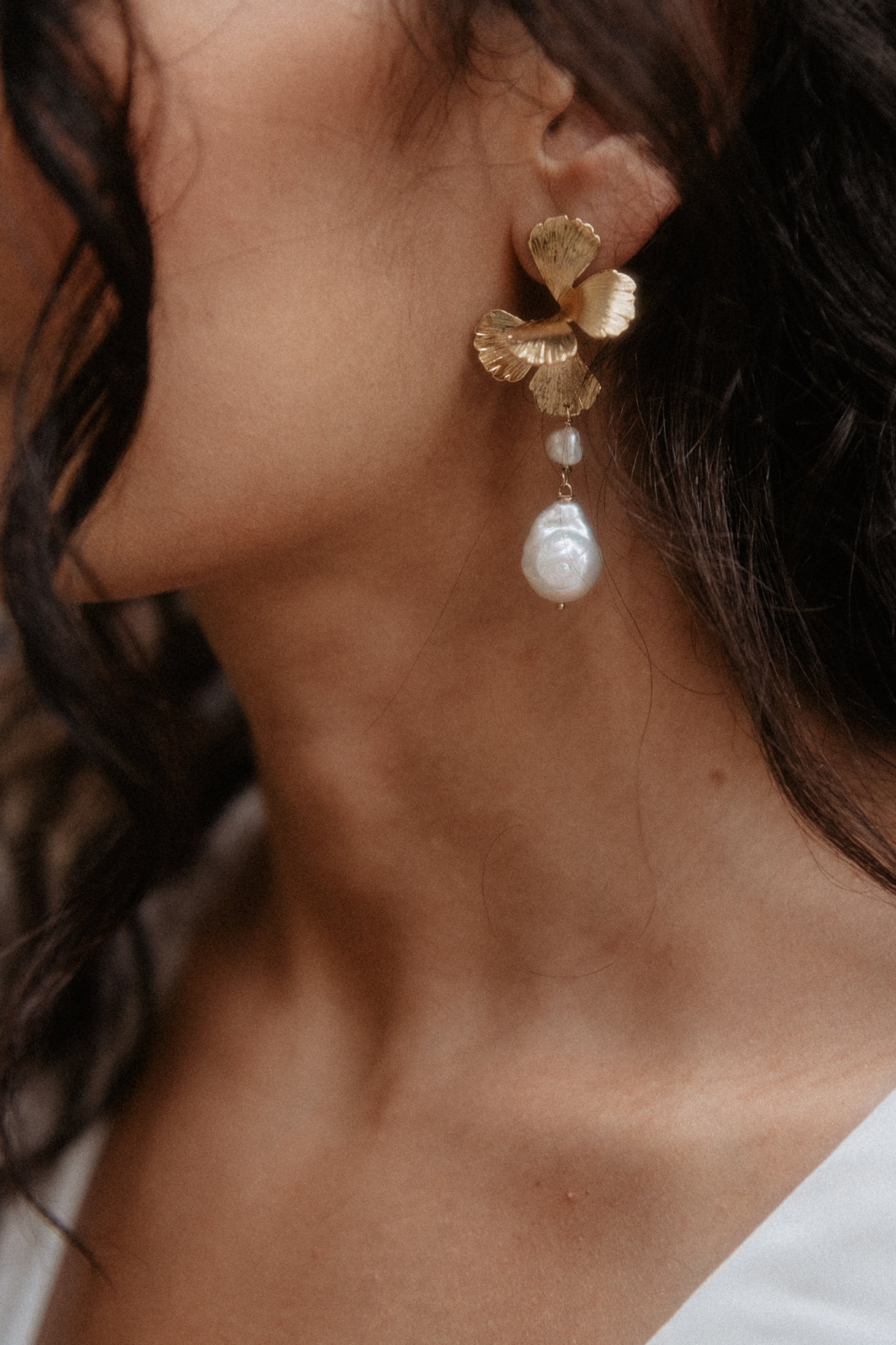 maison-sabben-olive-boucles-d-oreilles-mari-e-fleur-perles-de-culture image 5