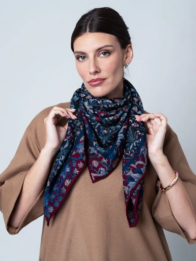petrusse-carr-laine-100-millefleurs-foulard-signature-louvre-abu-dhabi image 1
