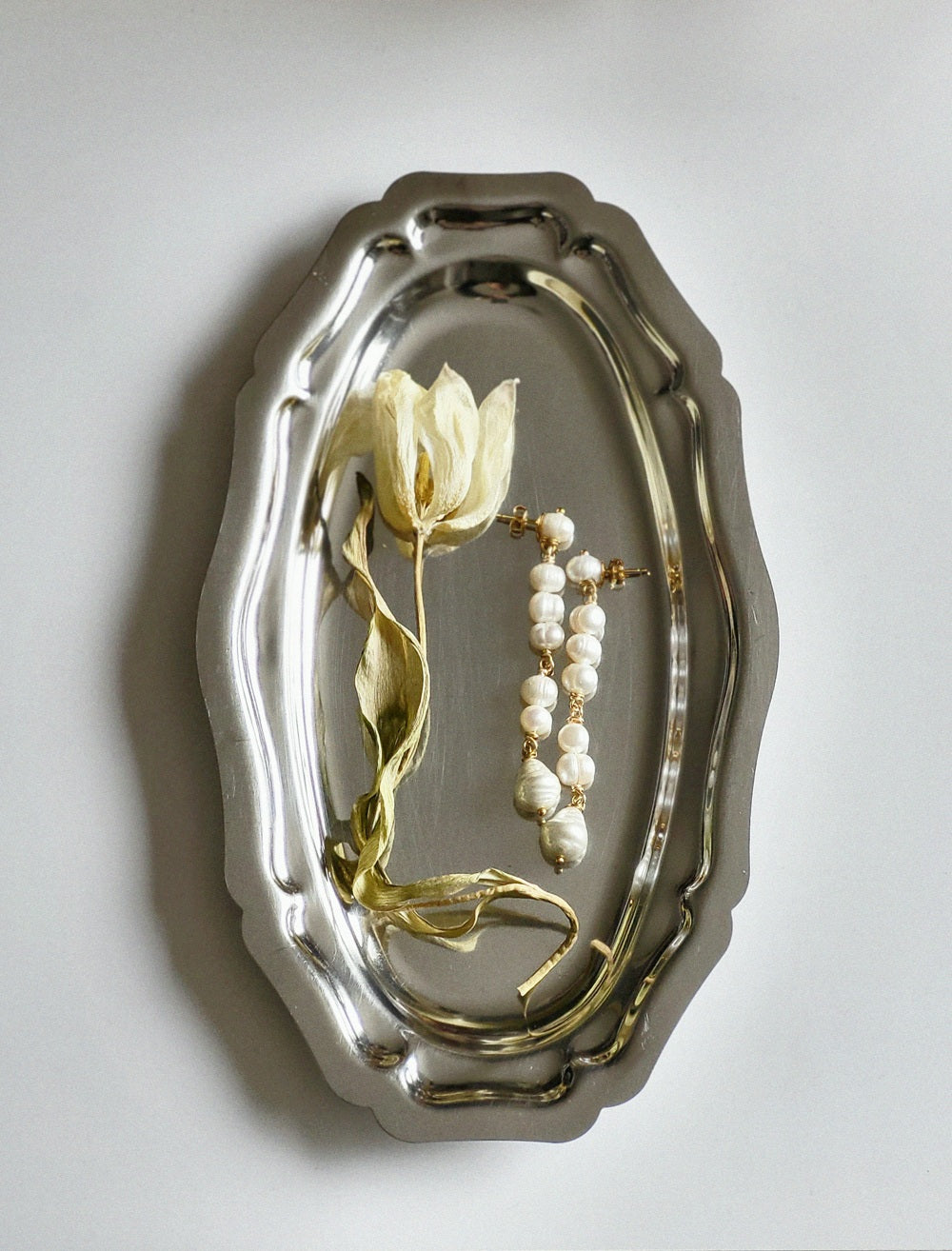 maison-sabben-aurina-boucles-d-oreilles-mari-e-pendantes-perl-es-7-5-cm image 2